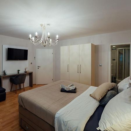 Guesthouse Villa Diana Makarska Bagian luar foto